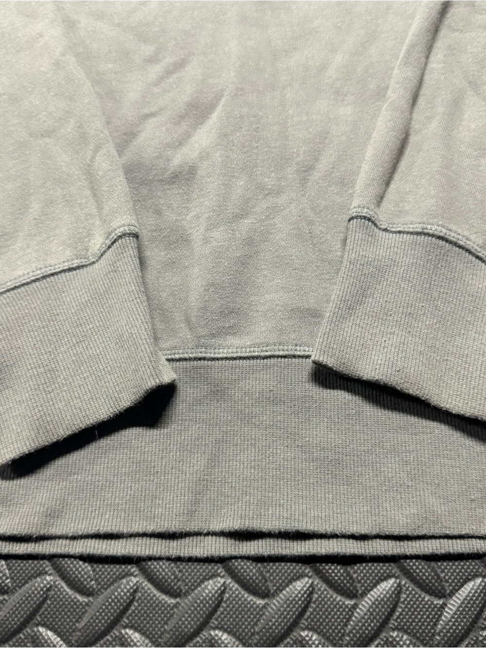 Outta Town Rocking Horse Ranch New York Crewneck Sweatshirt Gray Pullover - Picture 5 of 7